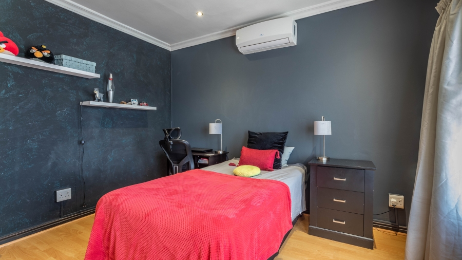 5 Bedroom Property for Sale in Parklands Western Cape